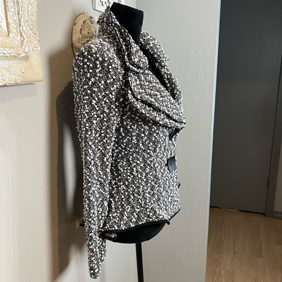 Stylish Black and White Women's Jacket - Picture 8 of 13